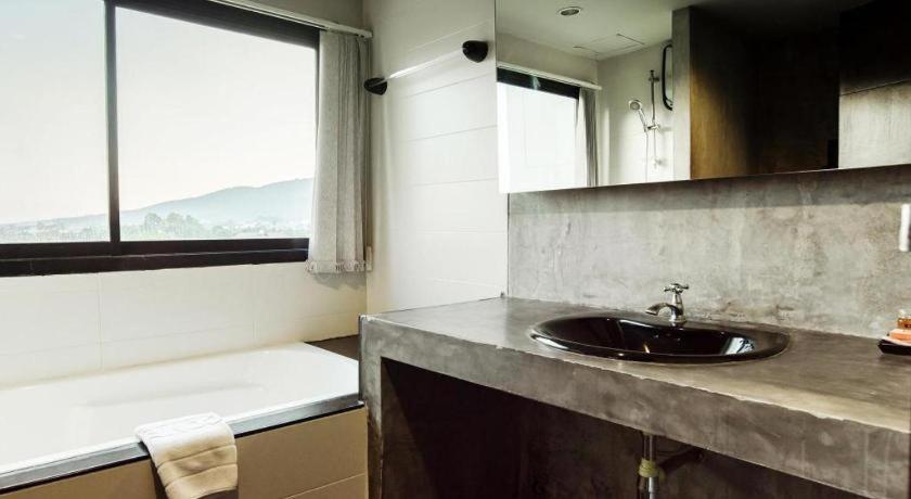 B2 Black Business And Budget Hotel Chiang Mai Exterior photo